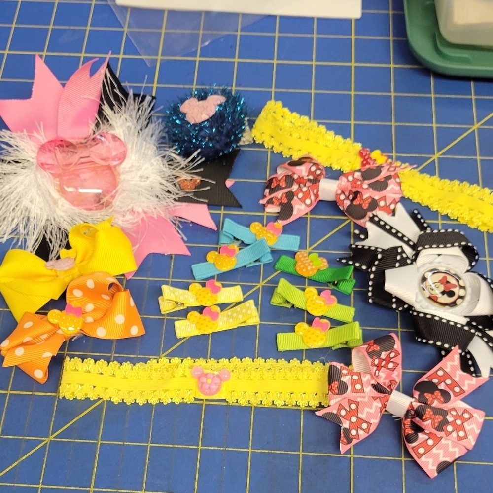 Minnie Mouse Disney Lot of 17 Yellow Pink Black Red Pink Green Blue Orange